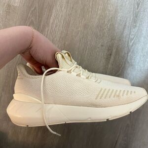 Adidas Swift Run 22 Tan/Cream Sneakers